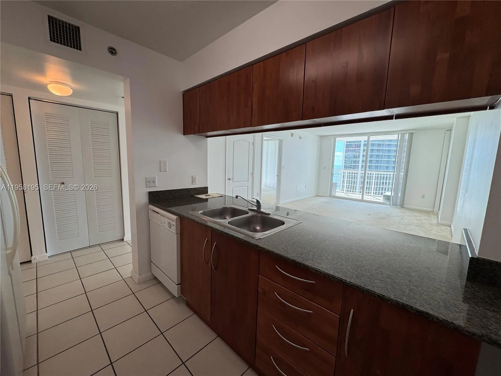 1200 BRICKELL BAY DR # 3405, Miami, FL 33131 photo 4