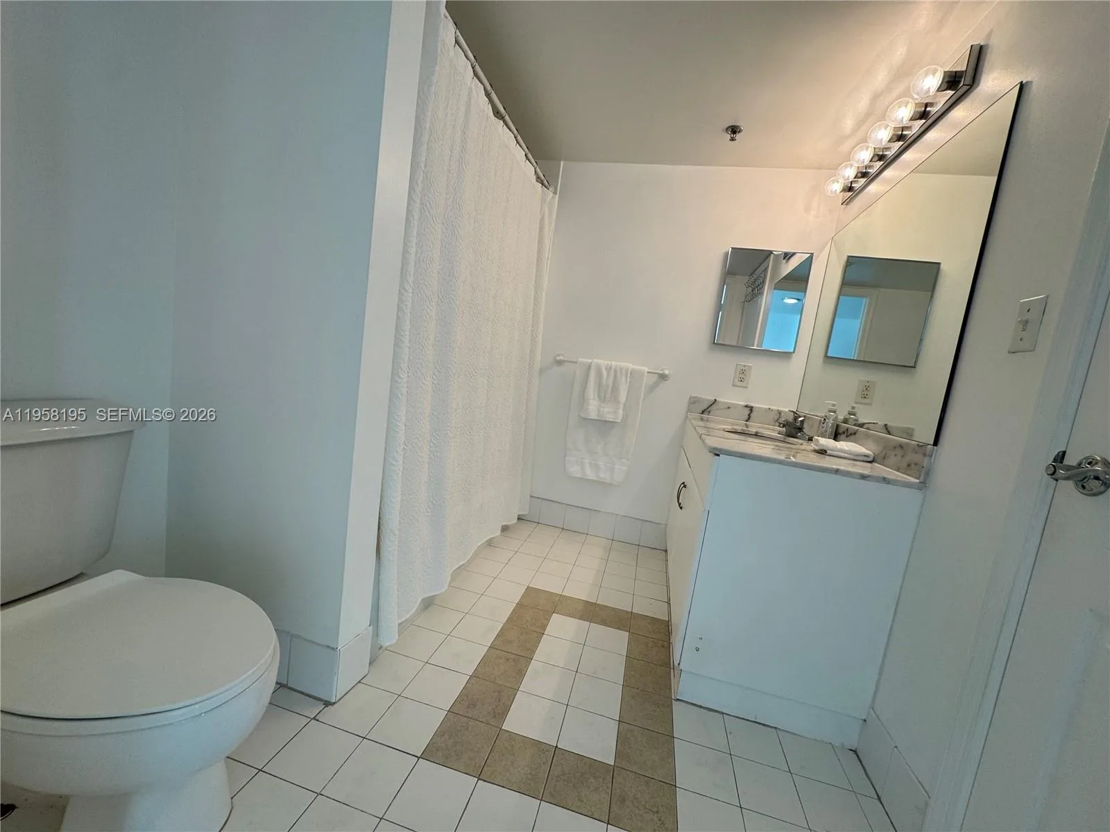 1200 BRICKELL BAY DR # 3405, Miami, FL 33131 photo 7