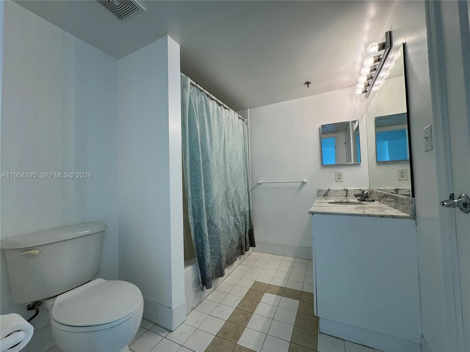 1200 BRICKELL BAY DR # 3405, Miami, FL 33131 photo 8