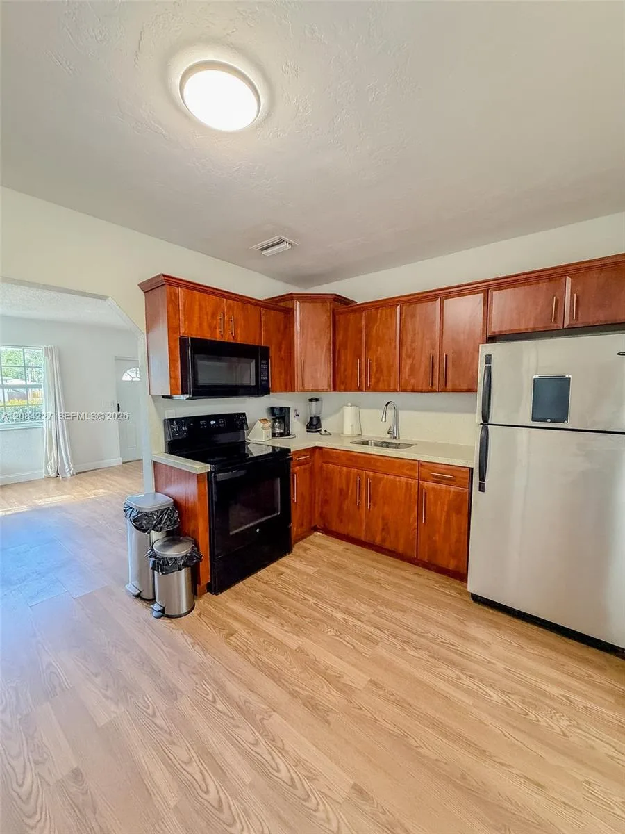 2740 Dewey St, Hollywood, FL 33020