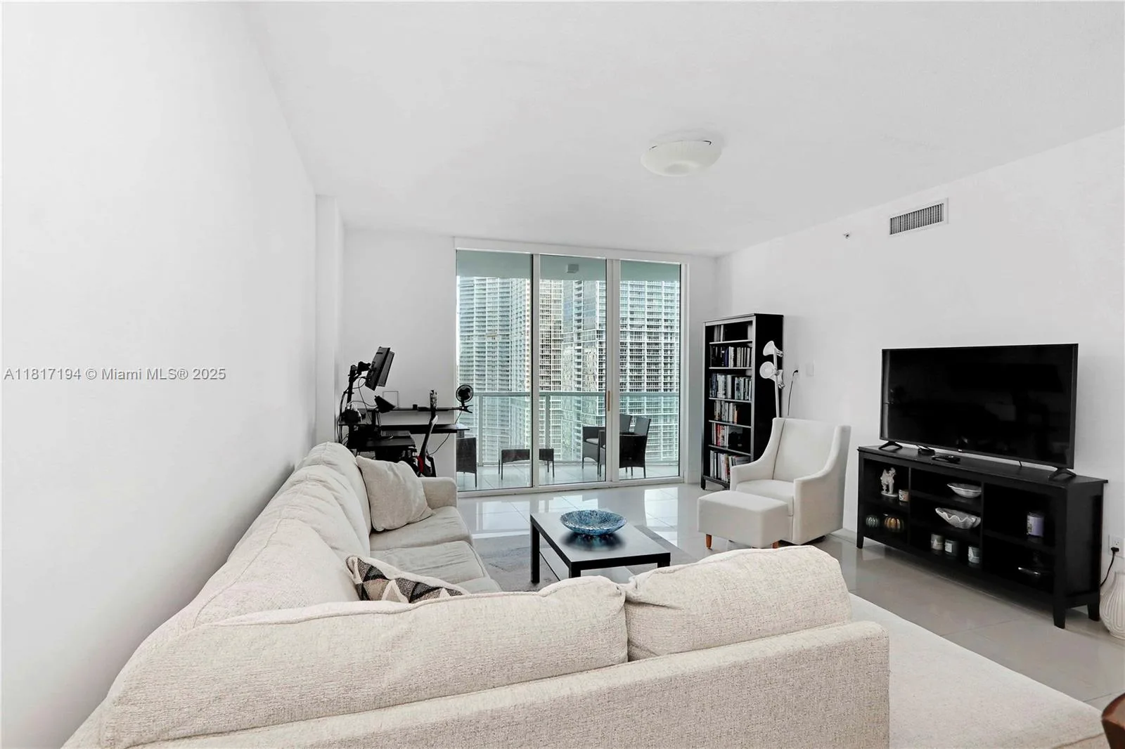 31 SE 5th St # 3916, Miami, FL 33131 photo 9