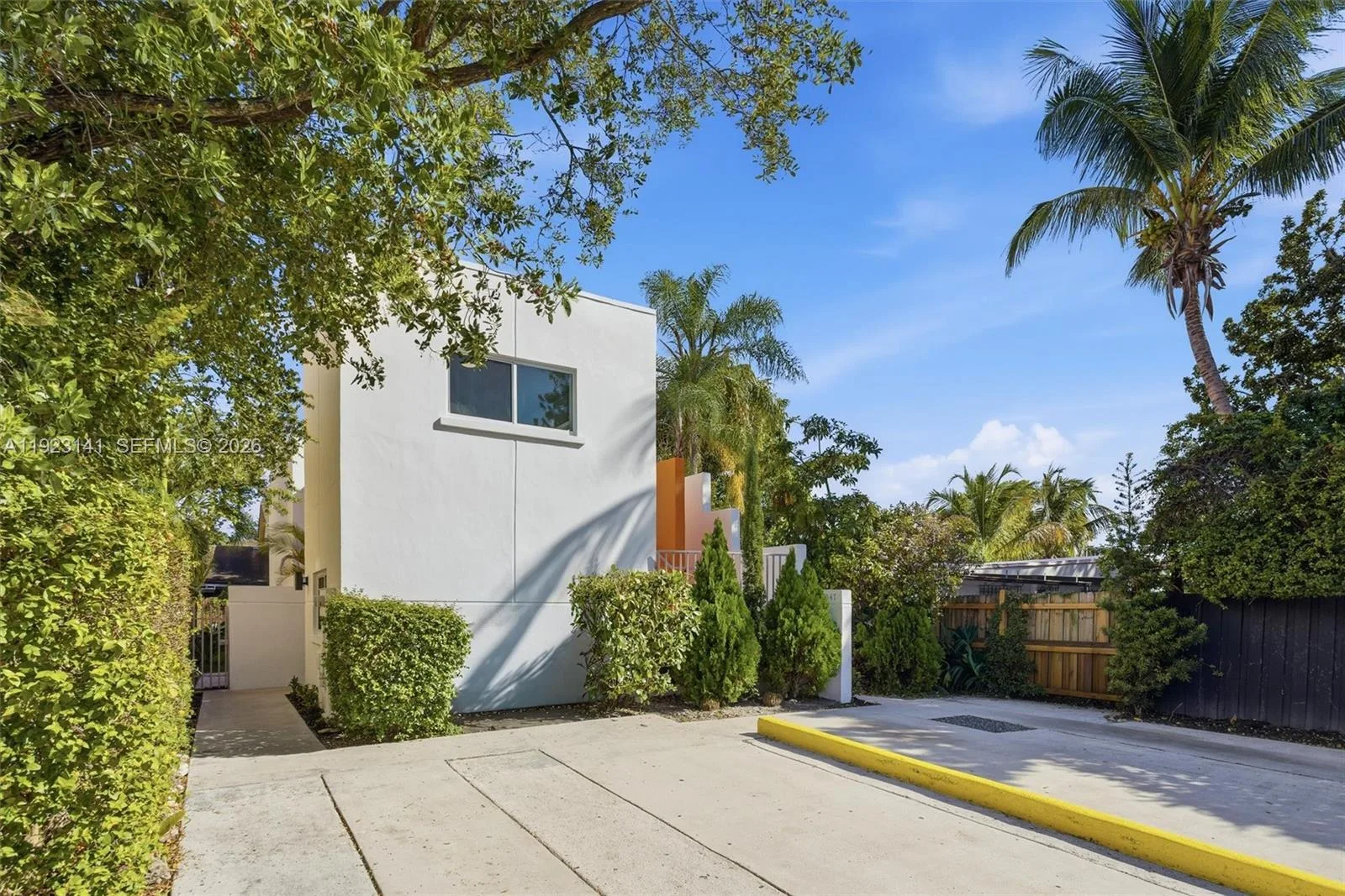 1045 SW 25th Ave, Miami, FL 33135 photo 2