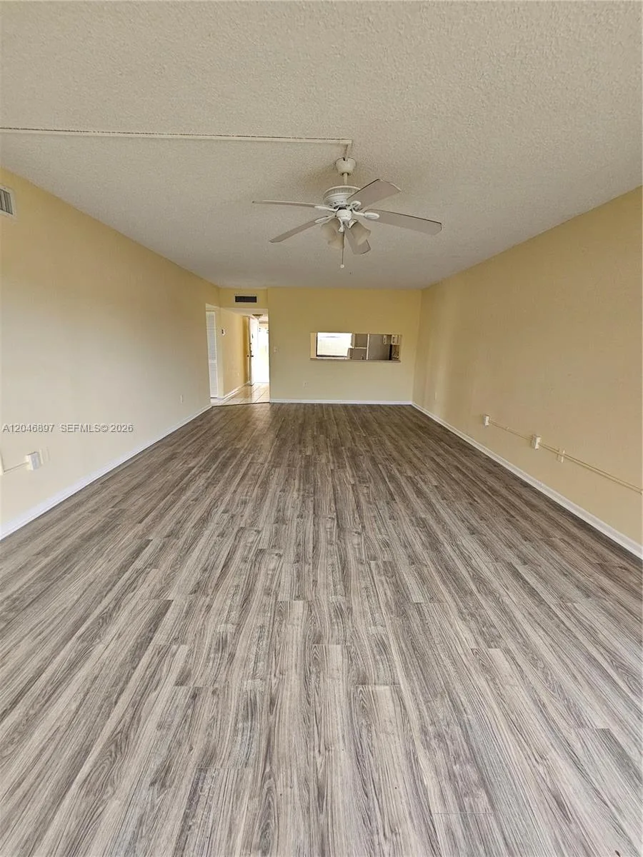 461 Ives Dairy Rd # 406-2, Miami, FL 33179 photo 8