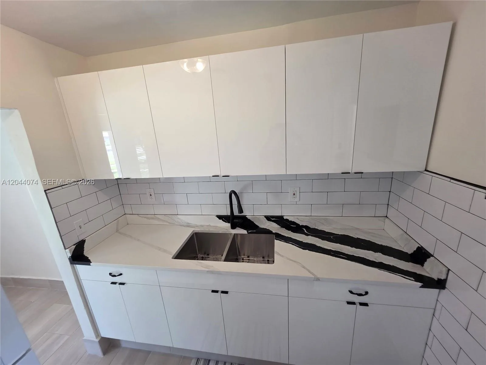 120 NE 10th Ave # 3, Hallandale Beach, FL 33009 photo 3