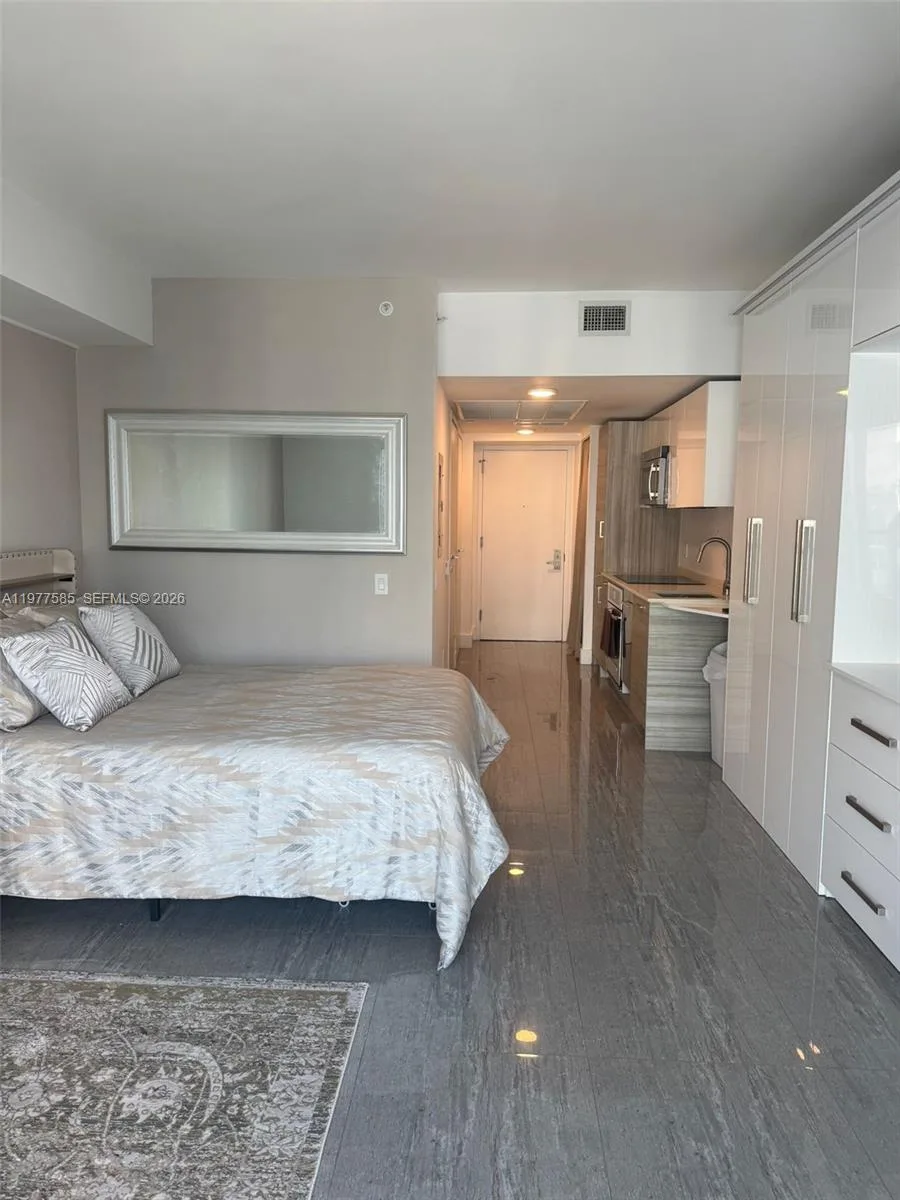 1300 Brickell Bay Dr # 2512, Miami, FL 33131 photo 3