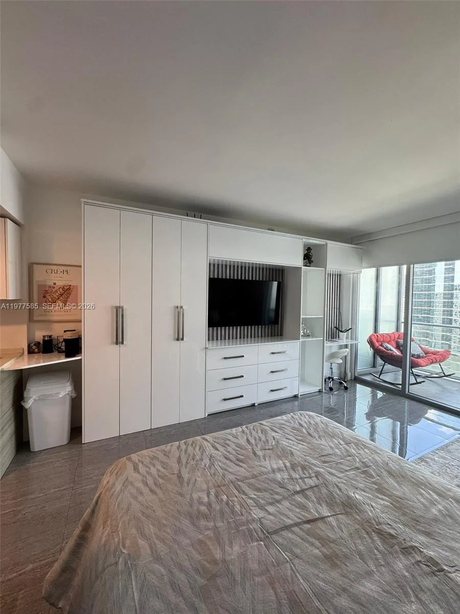 1300 Brickell Bay Dr # 2512, Miami, FL 33131 photo 4