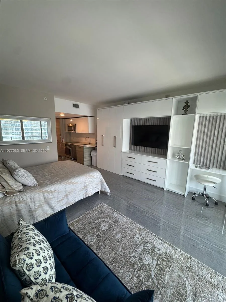 1300 Brickell Bay Dr # 2512, Miami, FL 33131 photo 6