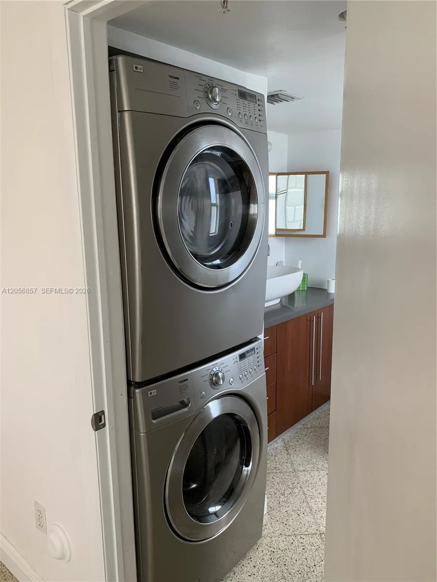 498 SW 2nd St # 2C, Miami, FL 33130 photo 6