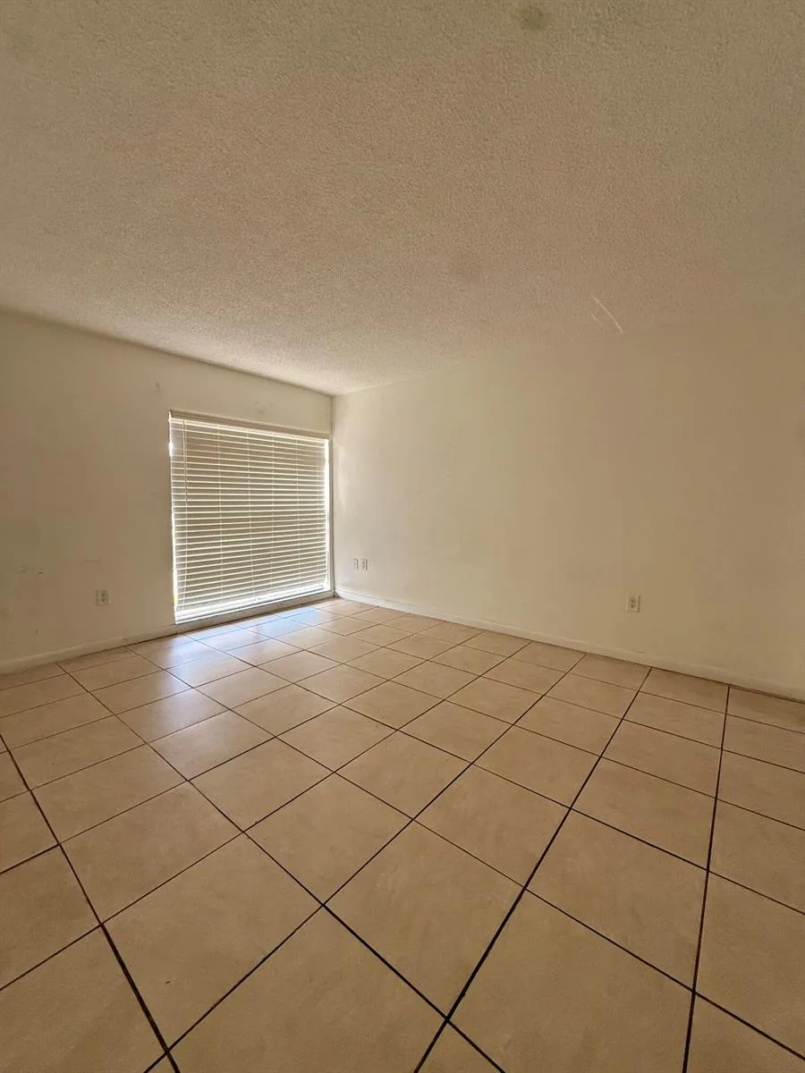 8775 Park Boulevard # 412, Miami, FL 33172 photo 4