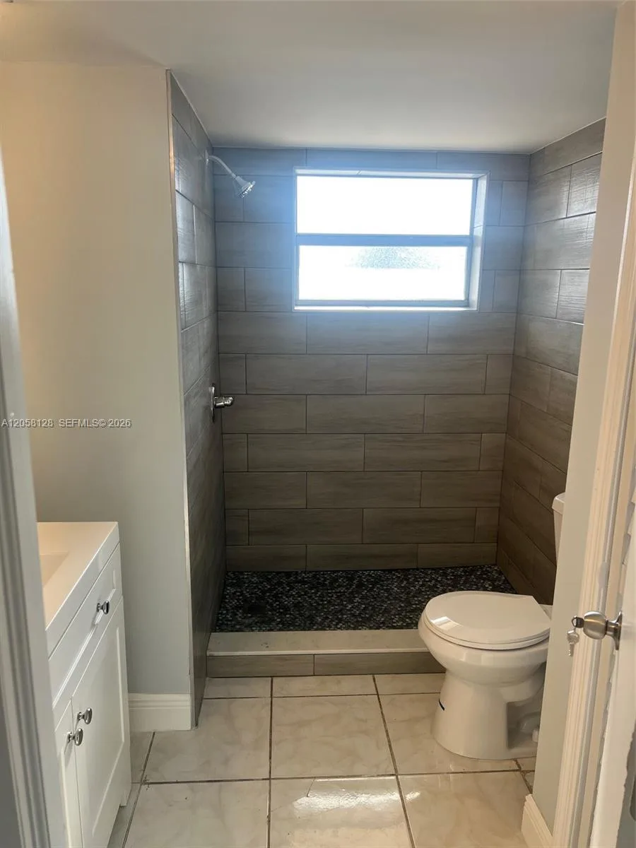 1780 NE 191st St # 410-2, Miami, FL 33179 photo 5