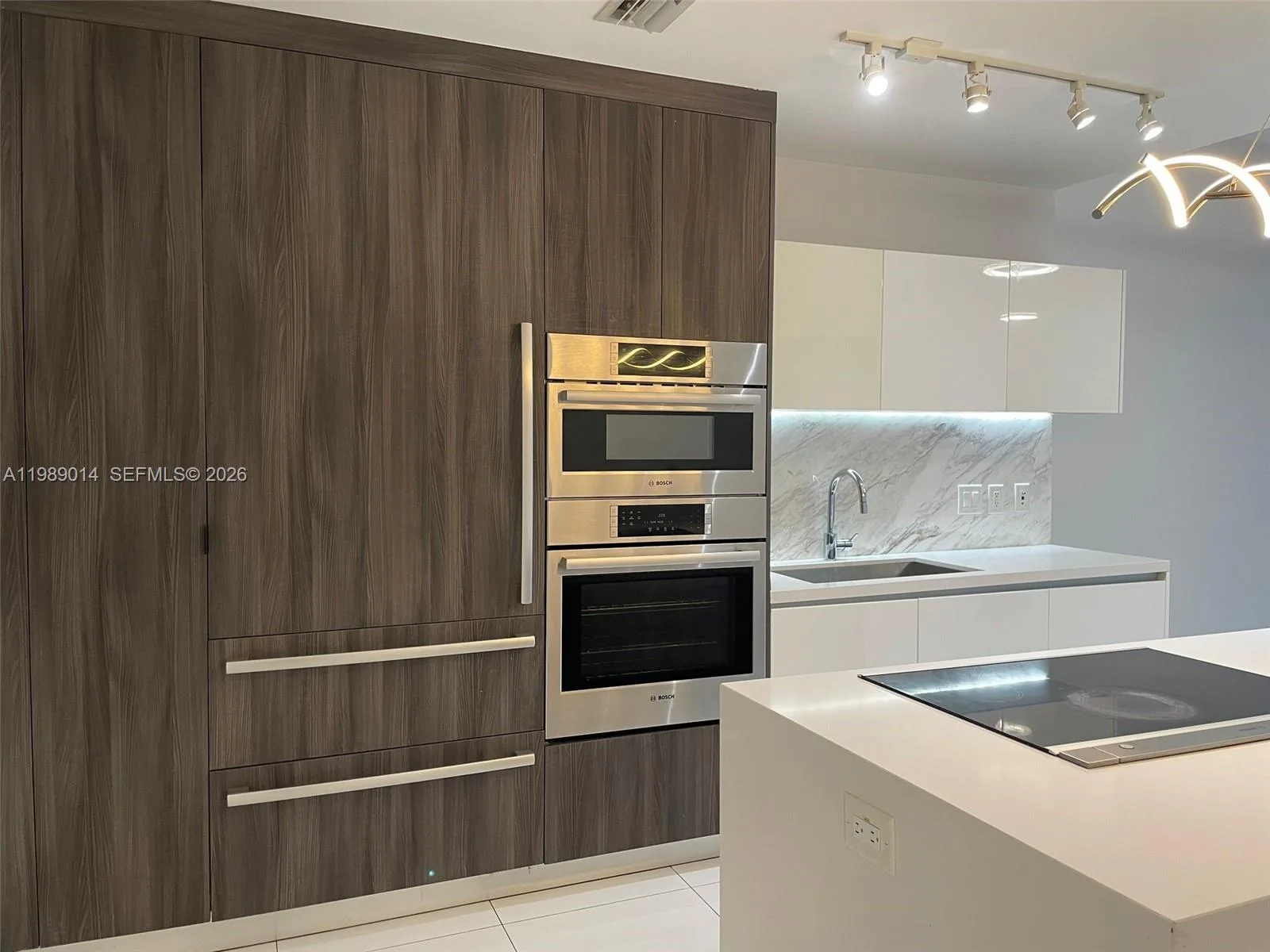 851 NE 1st Ave # 1806, Miami, FL 33132