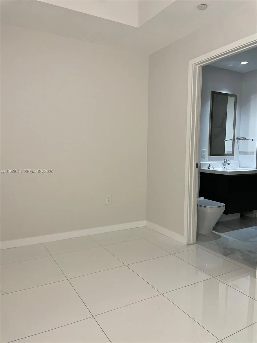851 NE 1st Ave # 1806, Miami, FL 33132 photo 10