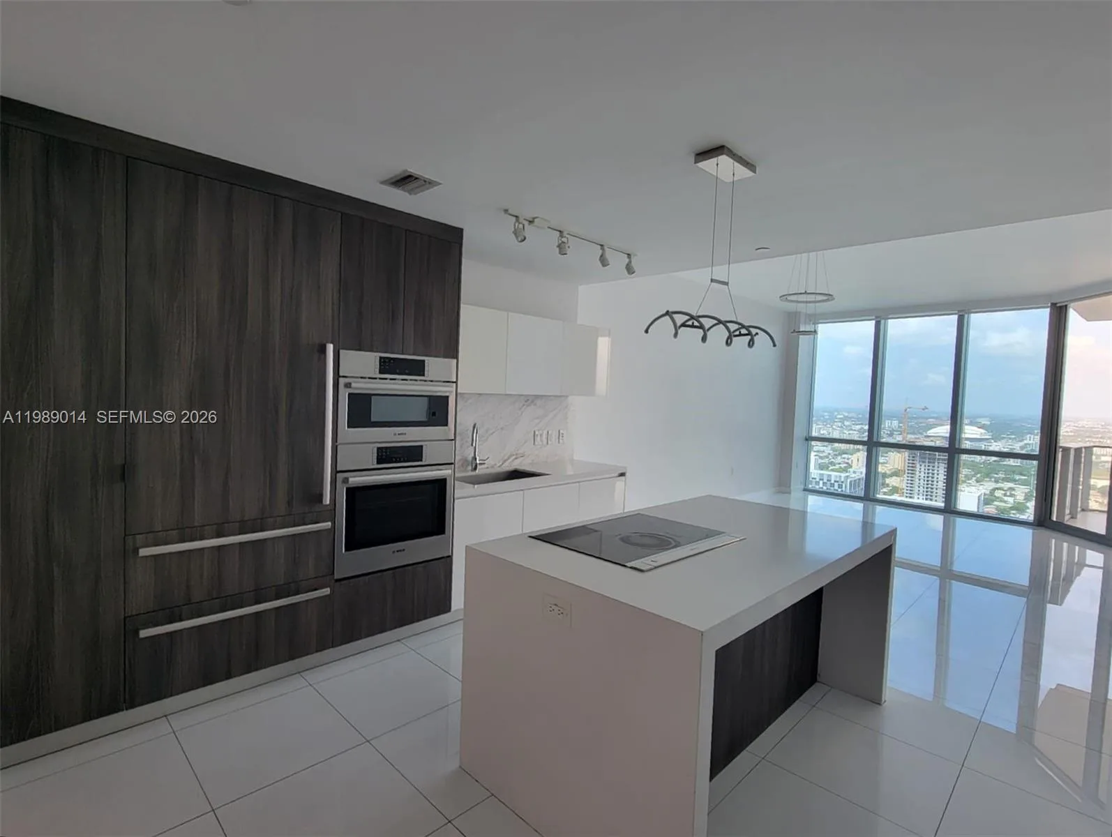 851 NE 1st Ave # 1806, Miami, FL 33132 photo 11