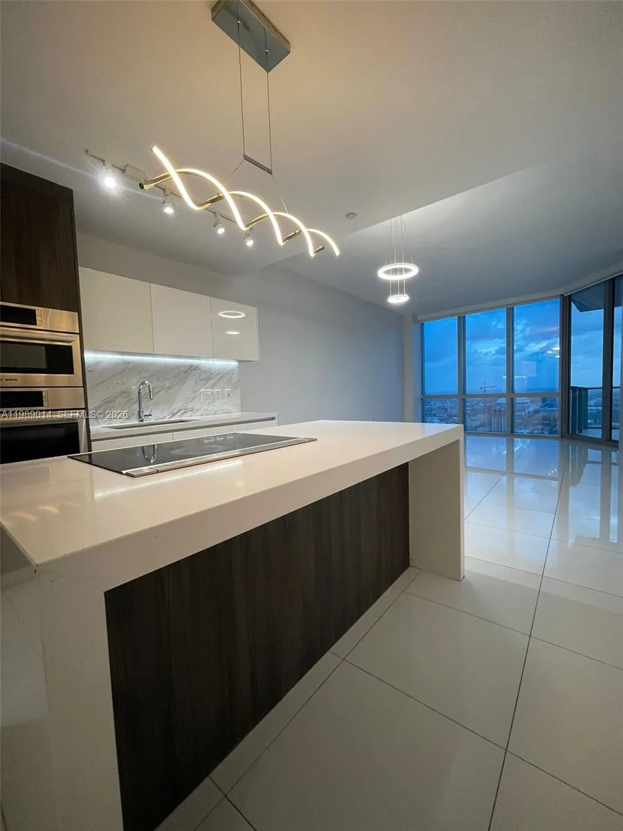 851 NE 1st Ave # 1806, Miami, FL 33132 photo 3