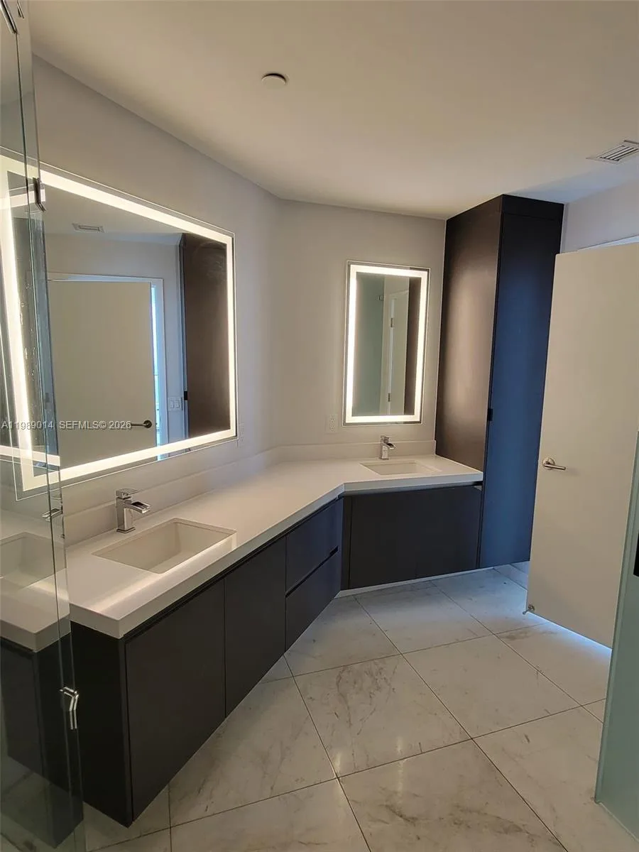 851 NE 1st Ave # 1806, Miami, FL 33132 photo 4