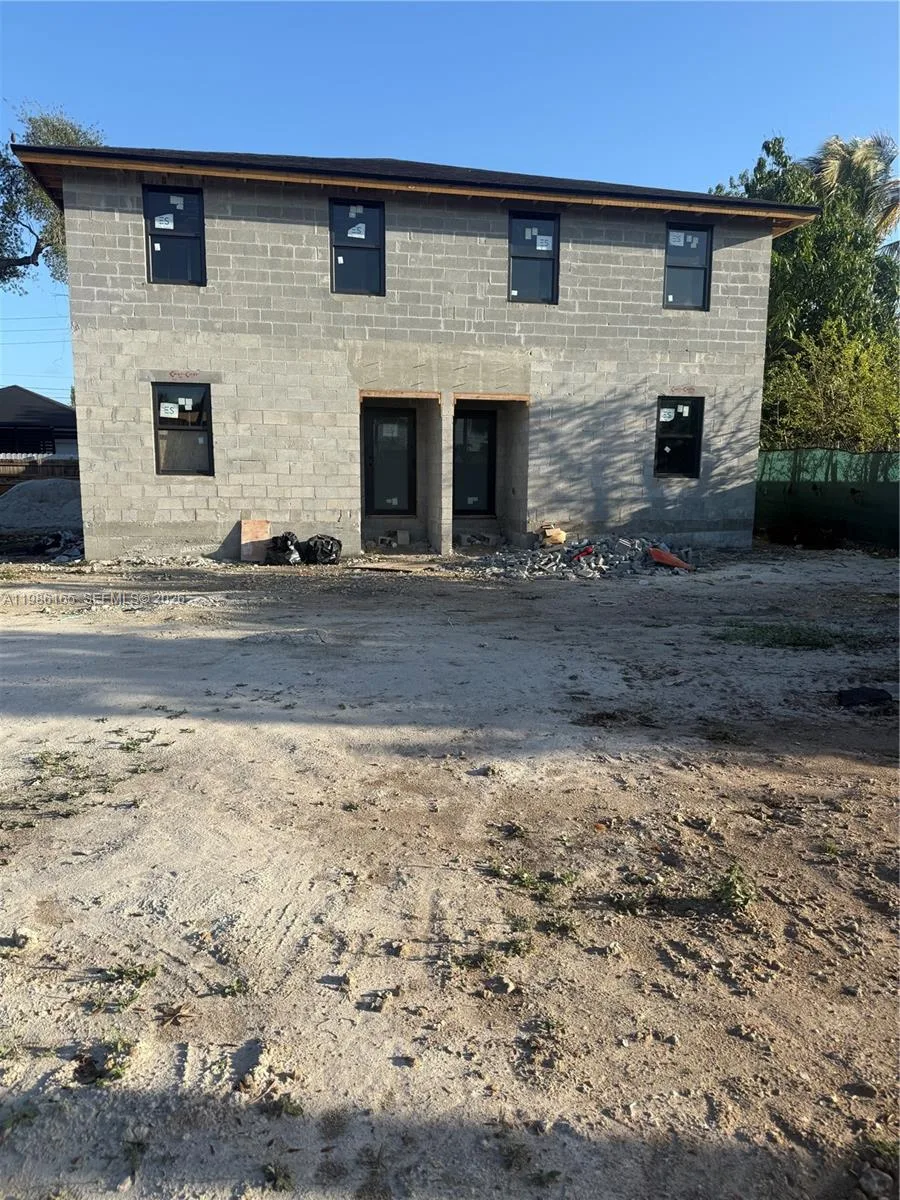 528 NW 13th St, Florida City, FL 33034 photo 2