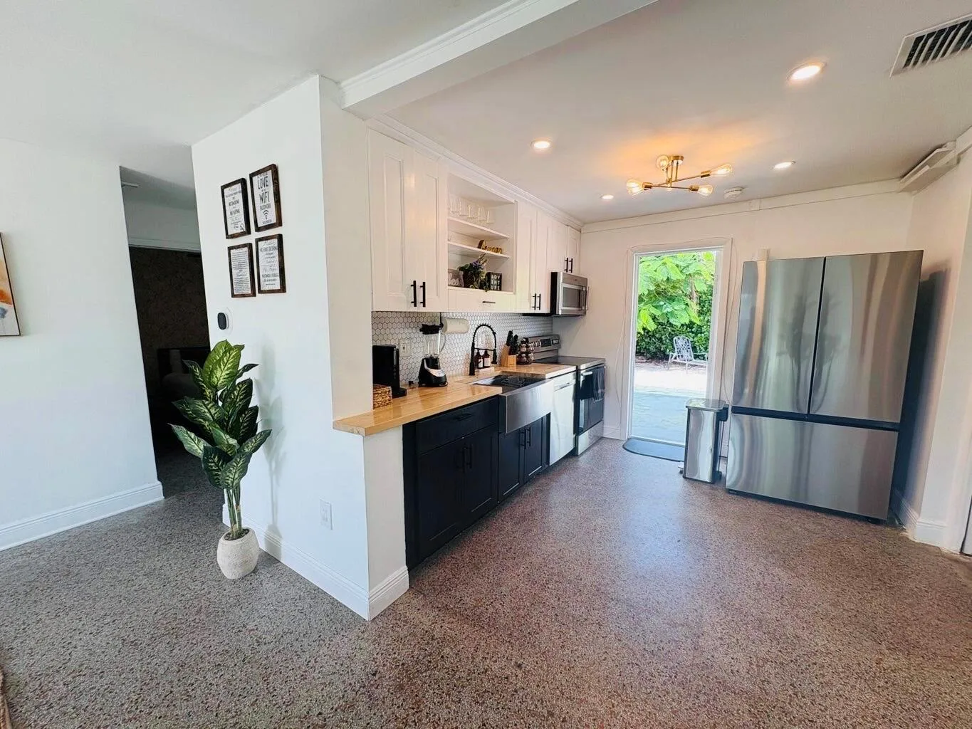 2711 NE 11th Terrace, Pompano Beach, FL 33064