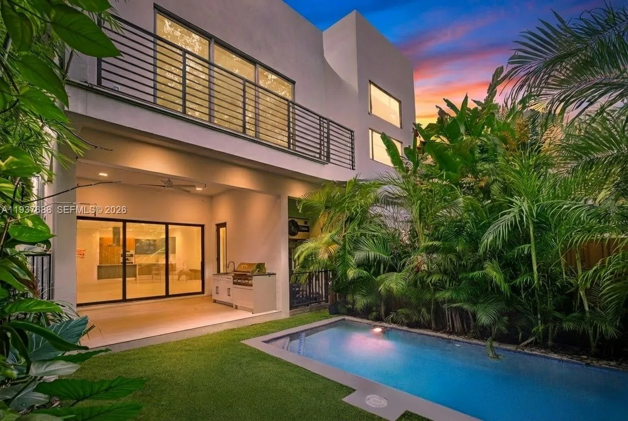 3063 Elizabeth St, Miami, FL 33133