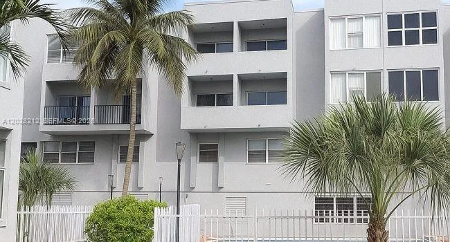 1555 W 44th Pl # 203, Hialeah, FL 33012