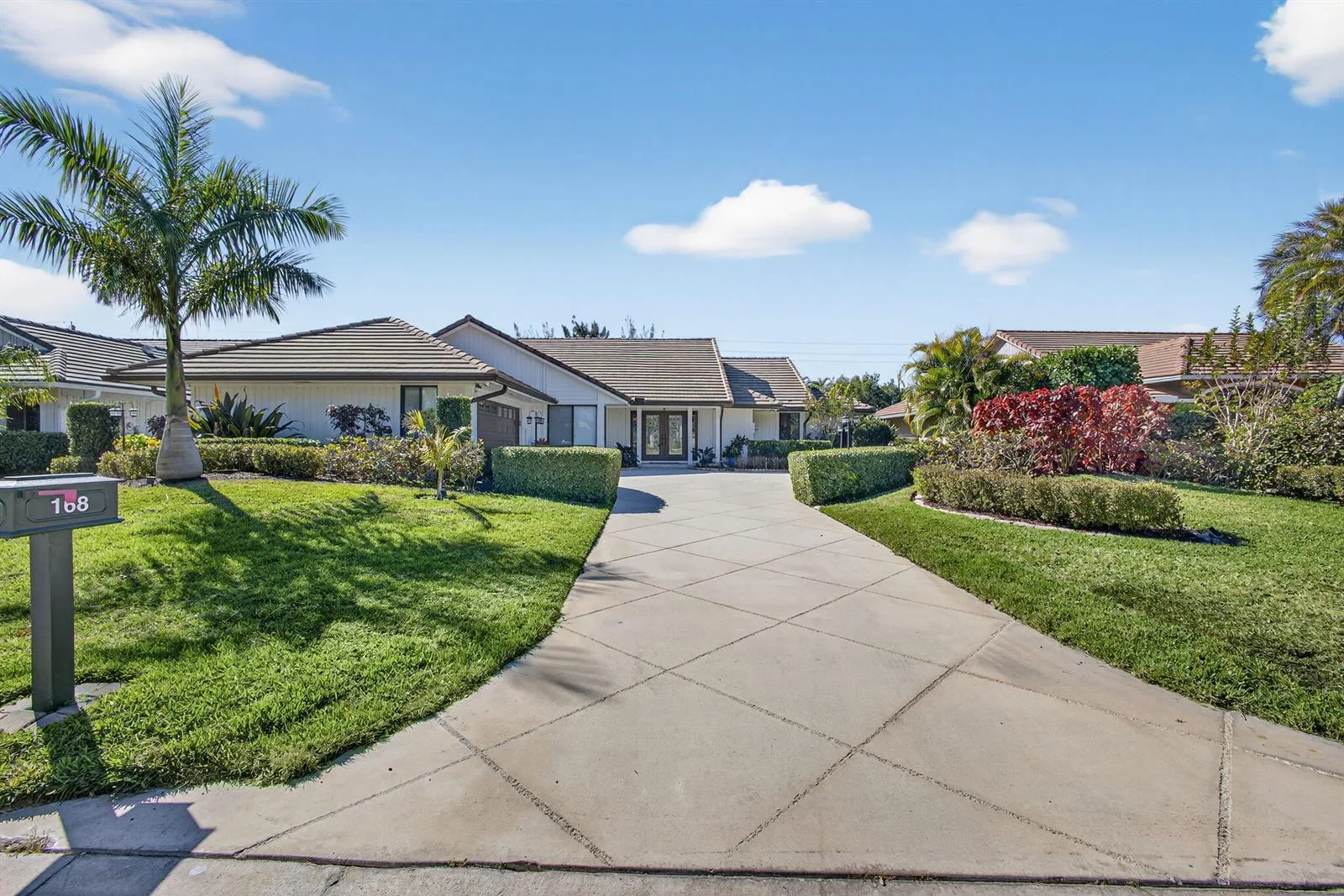 168 Thornton Drive, Palm Beach Gardens, FL 33418 photo 2