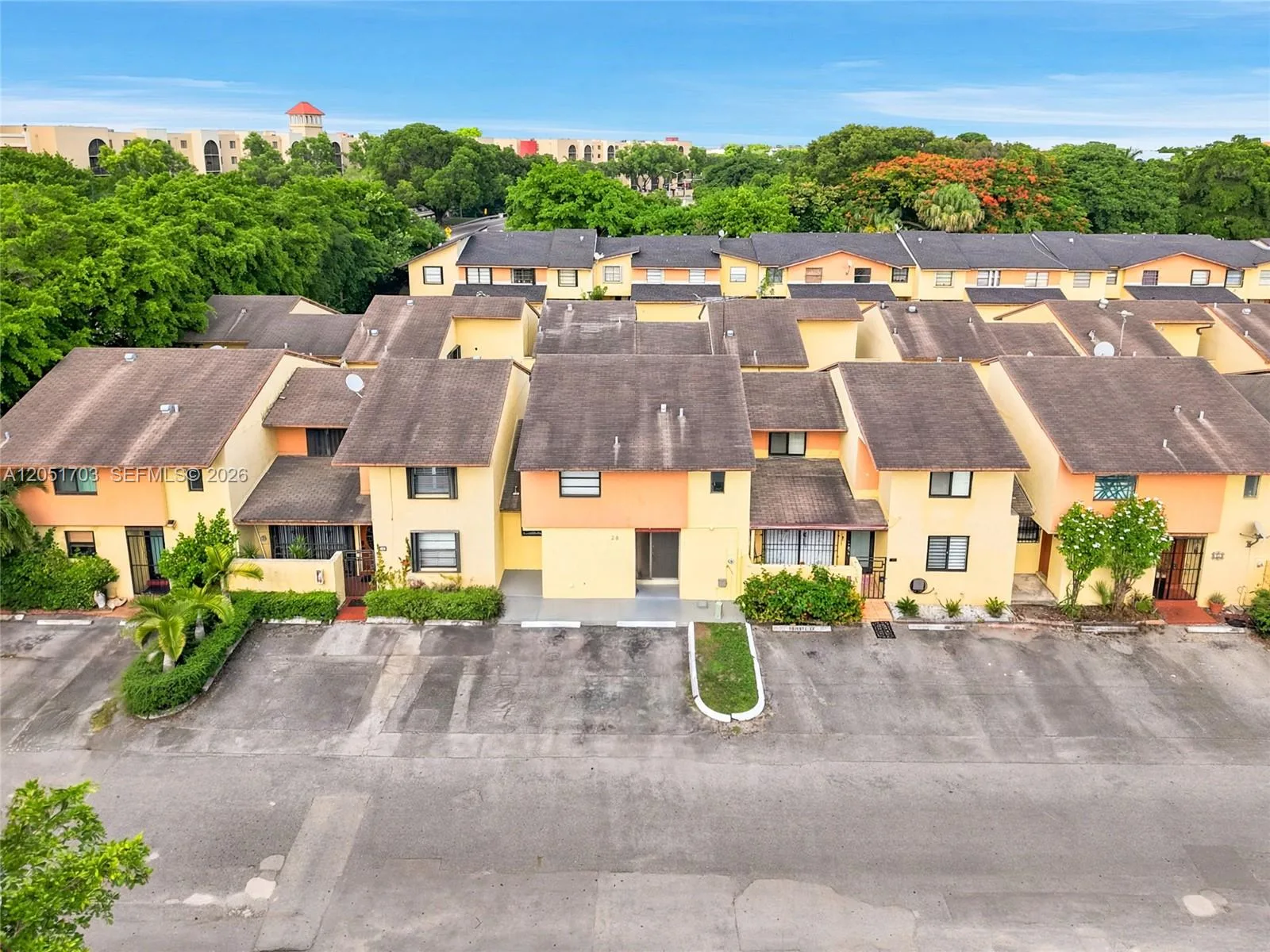 9674 Fontainebleau Blvd # 28, Miami, FL 33172 photo 2