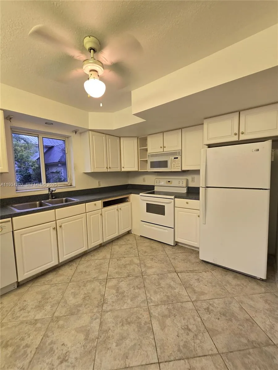 3201 SE 12th St # B3, Pompano Beach, FL 33062 photo 7