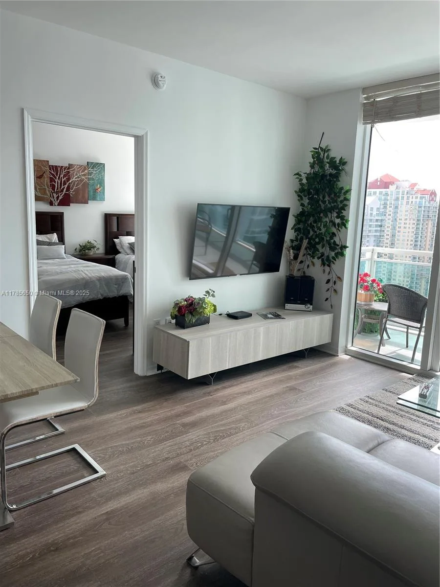 950 Brickell Bay Dr # 2907, Miami, FL 33131 photo 4