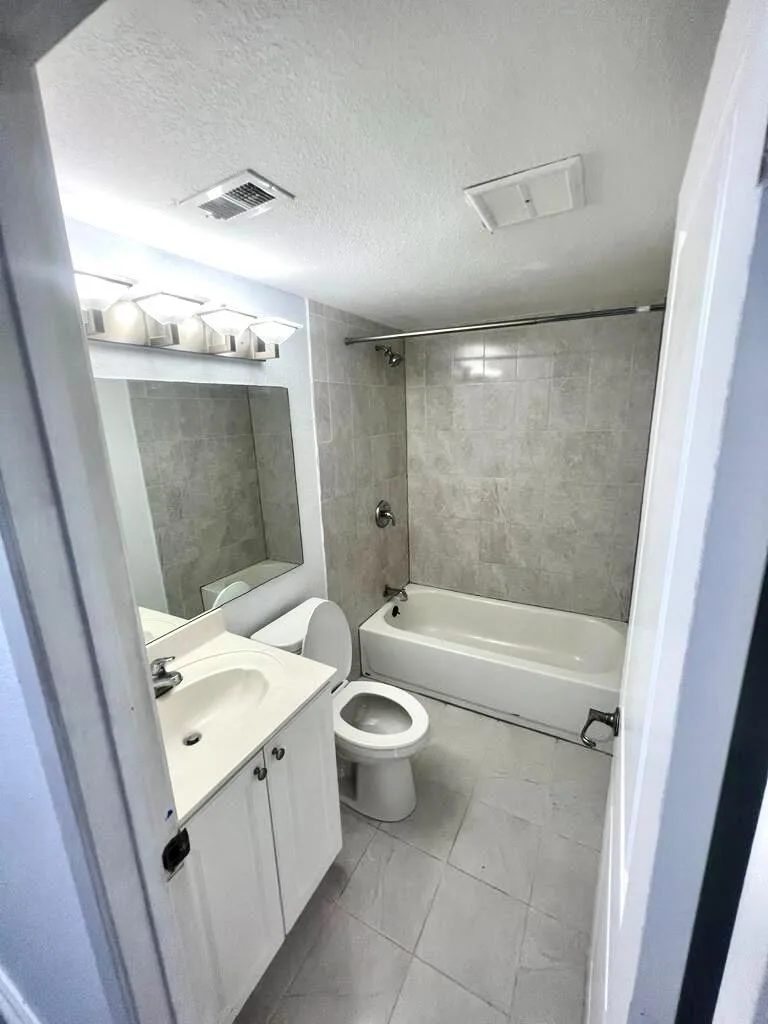 8104 Severn Drive # B, Boca Raton, FL 33433 photo 10