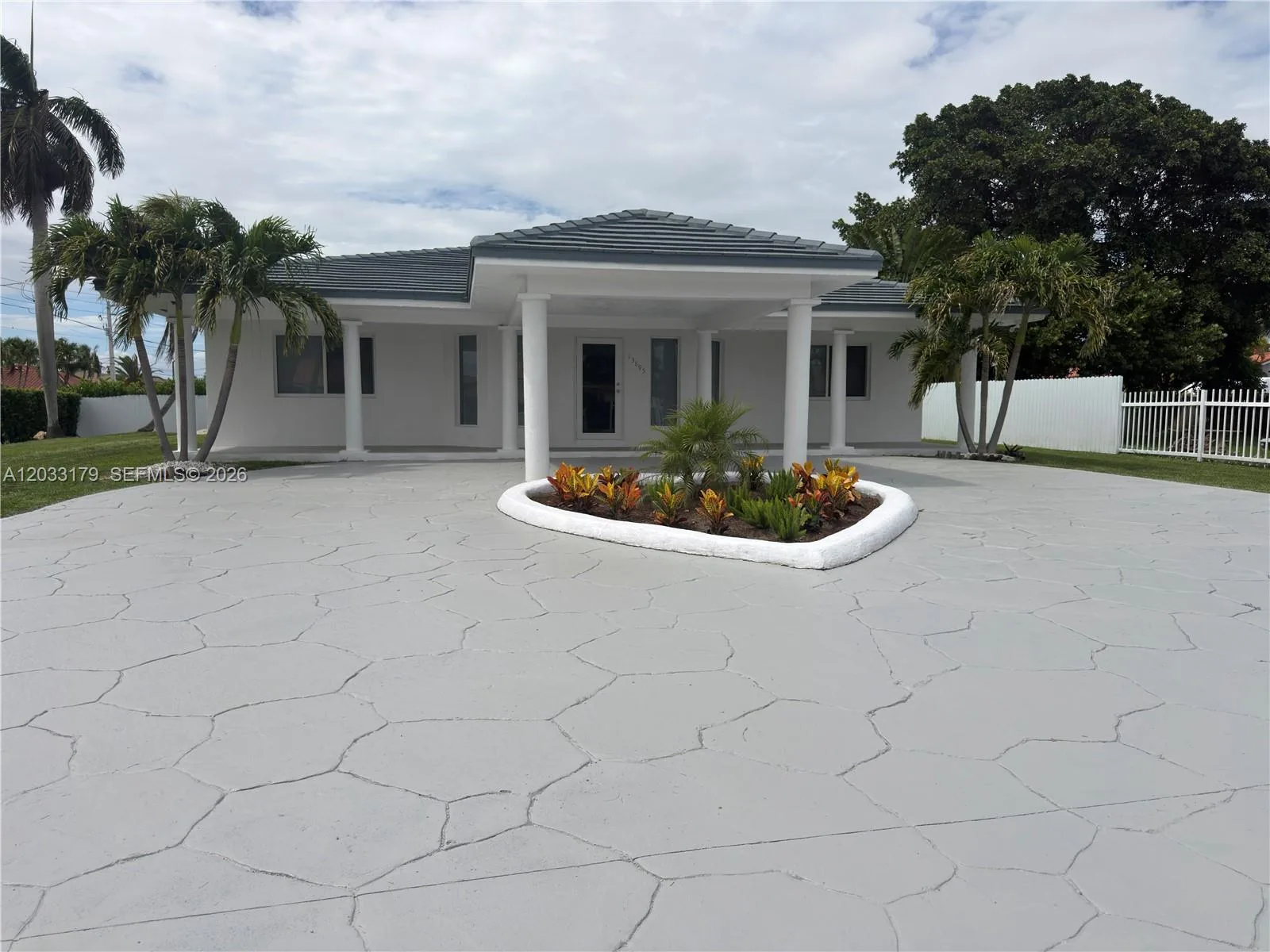 13895 SW 22nd St, Miami, FL 33175