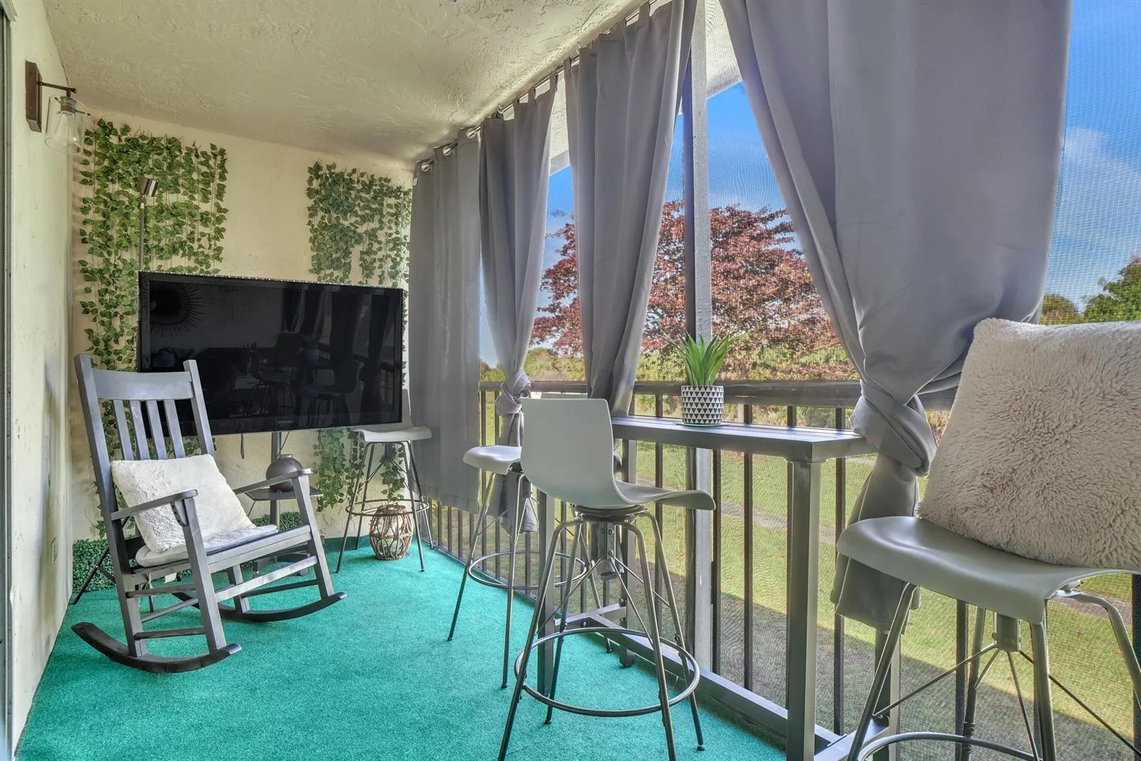 1423 Meadows Circle W, Boynton Beach, FL 33436