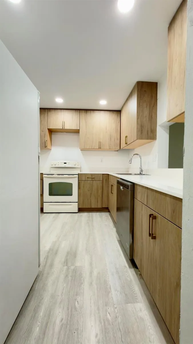 4364 NW 9th # 15-2a, Deerfield Beach, FL 33064