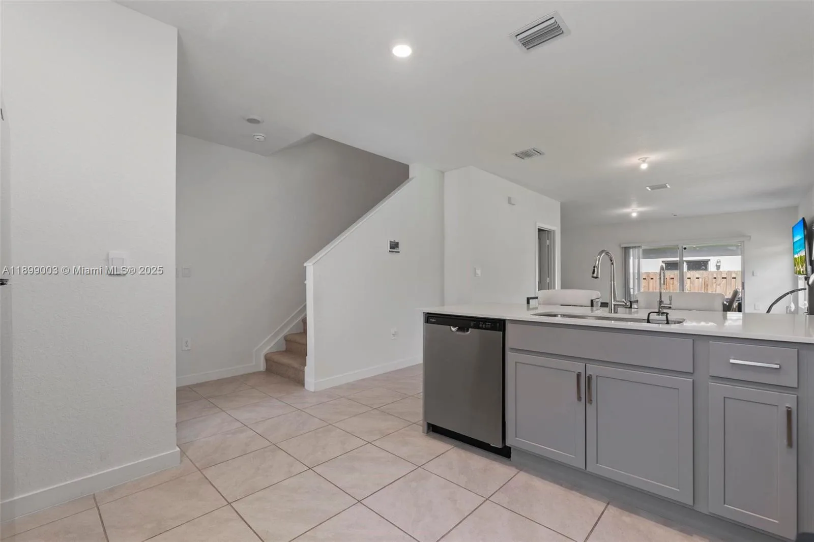 377 NE 1st Dr, Florida City, FL 33034 photo 9