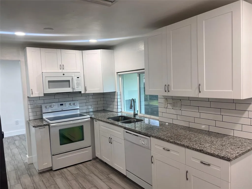 8361 NW 27th Place, Sunrise, FL 33322