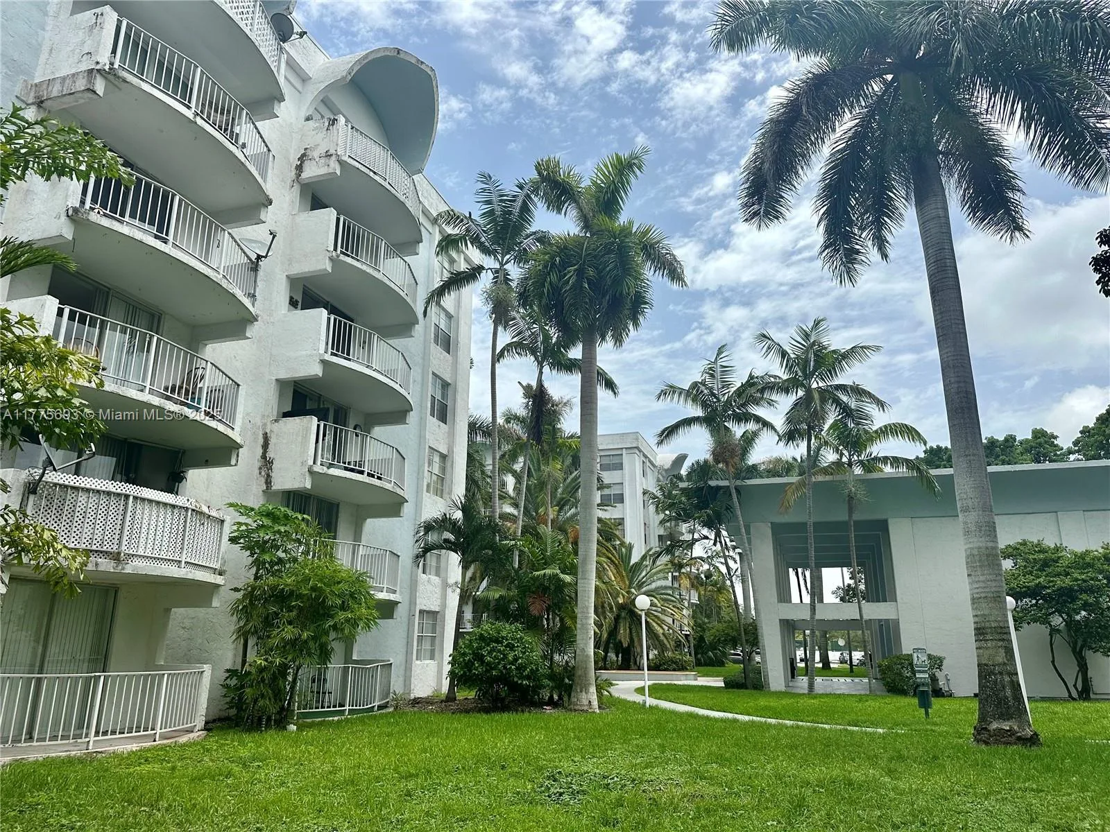 484 NW 165th St Rd # A-316, Miami, FL 33169 photo 2