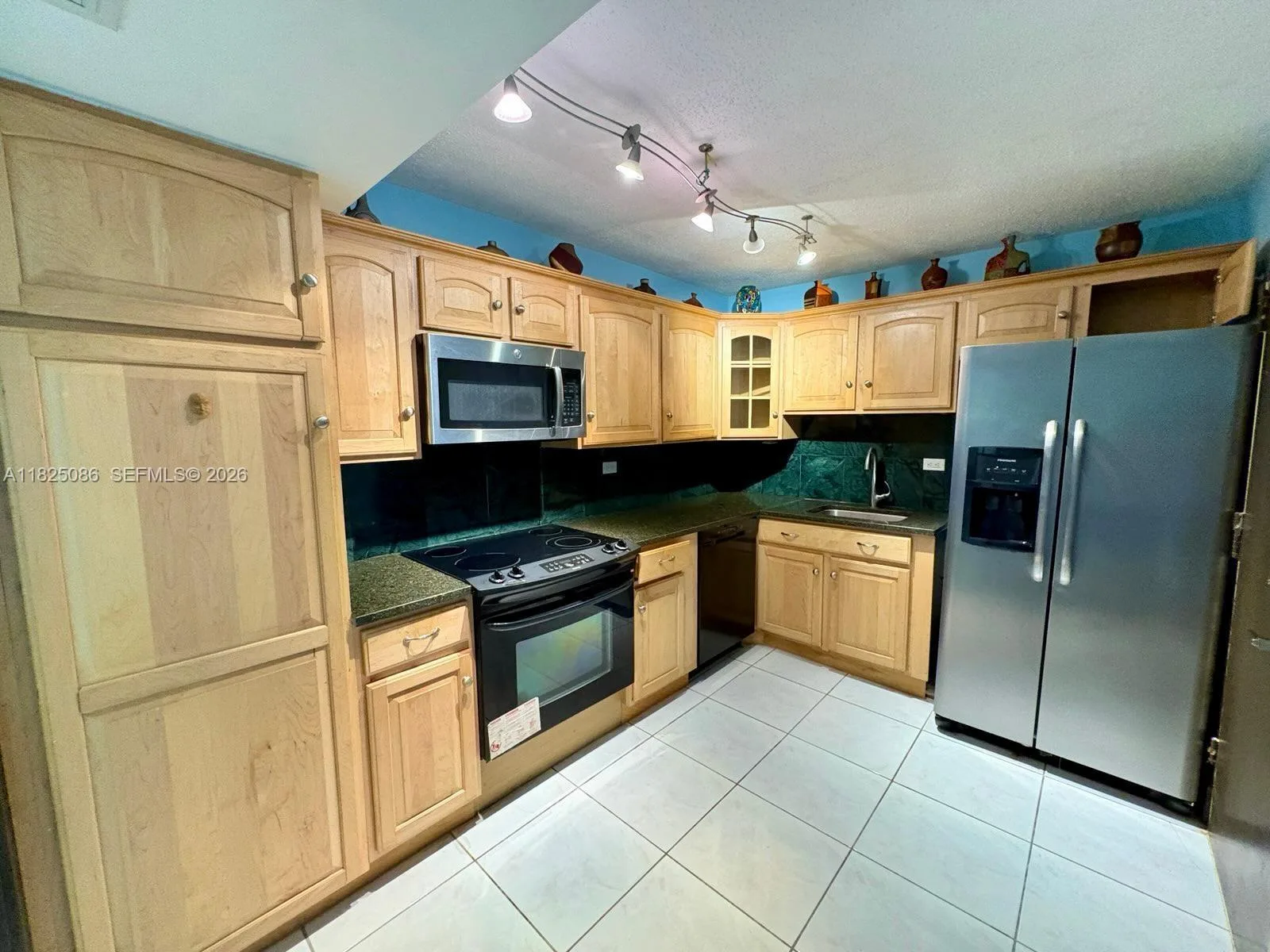 6039 Collins Ave # 923, Miami Beach, FL 33140 photo 11