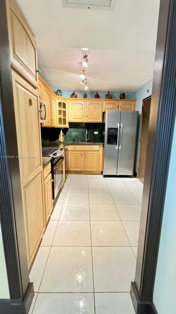 6039 Collins Ave # 923, Miami Beach, FL 33140 photo 12