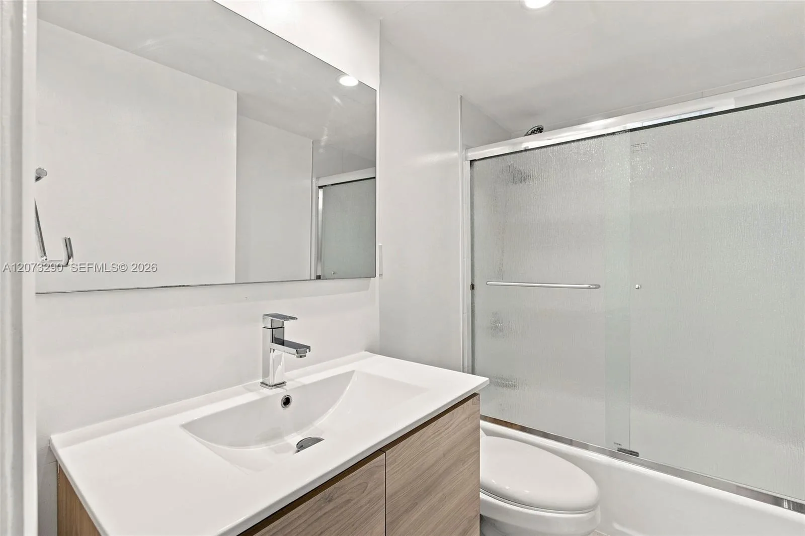 1901 Brickell Ave # B1411, Miami, FL 33129 photo 10
