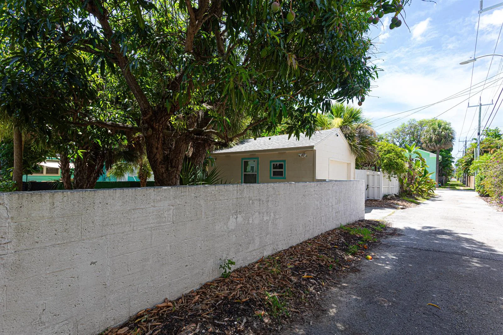 305 N Lakeside Drive, FL 33460 photo 8