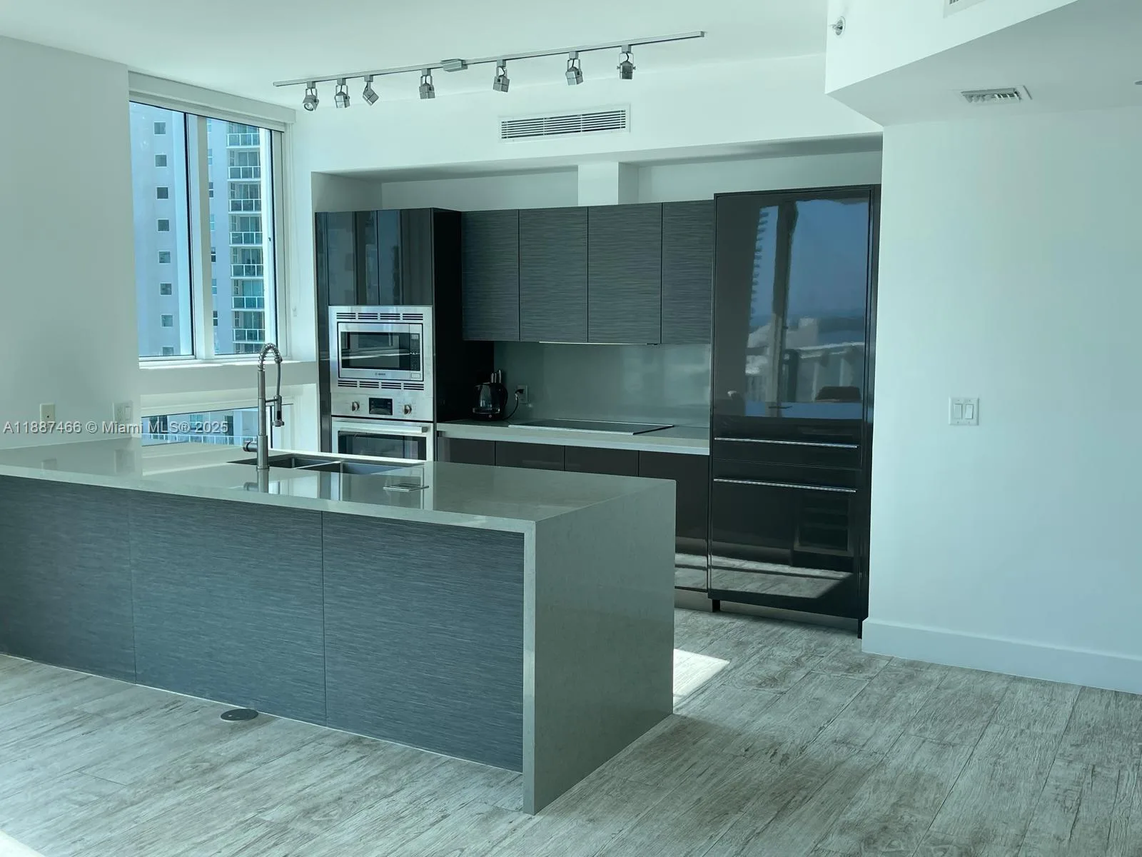1080 Brickell Ave # 2700, Miami, FL 33131 photo 4