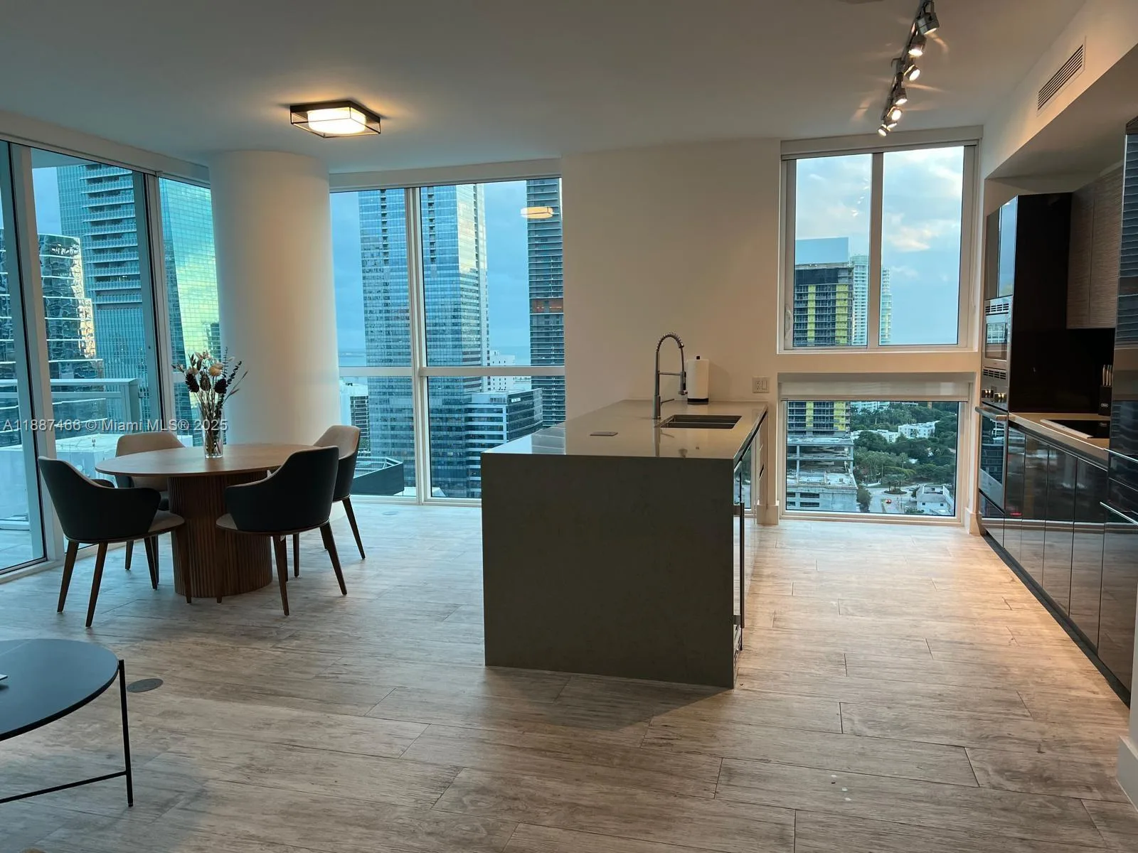 1080 Brickell Ave # 2700, Miami, FL 33131 photo 6