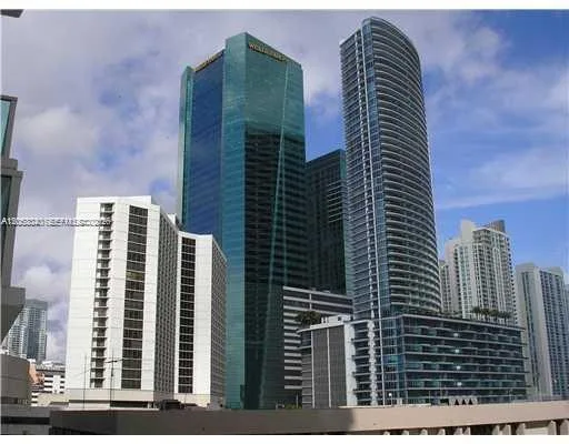 41 SE 5th St # 402, Miami, FL 33131 photo 2