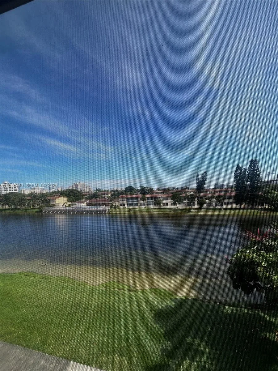 2880 NE 203rd St # B25, Aventura, FL 33180