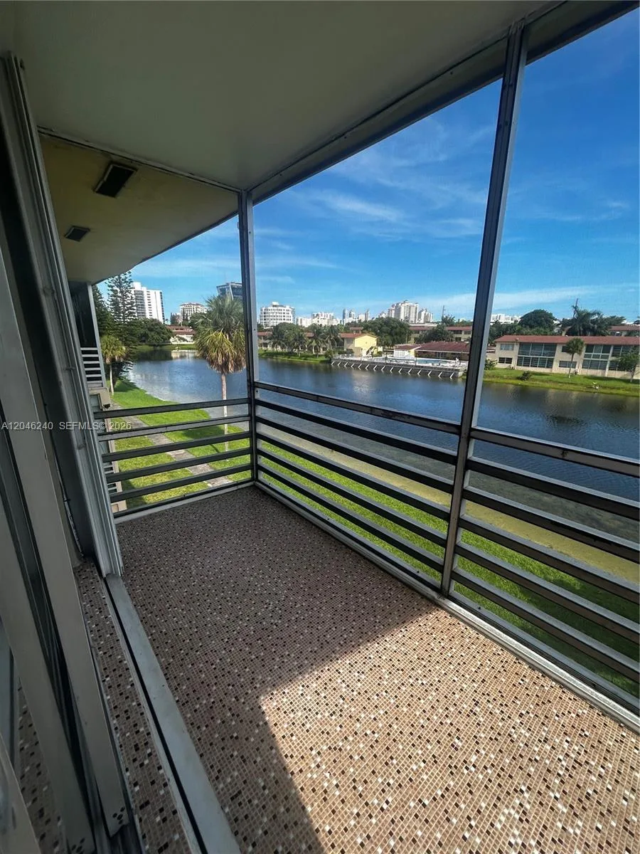 2880 NE 203rd St # B25, Aventura, FL 33180 photo 3