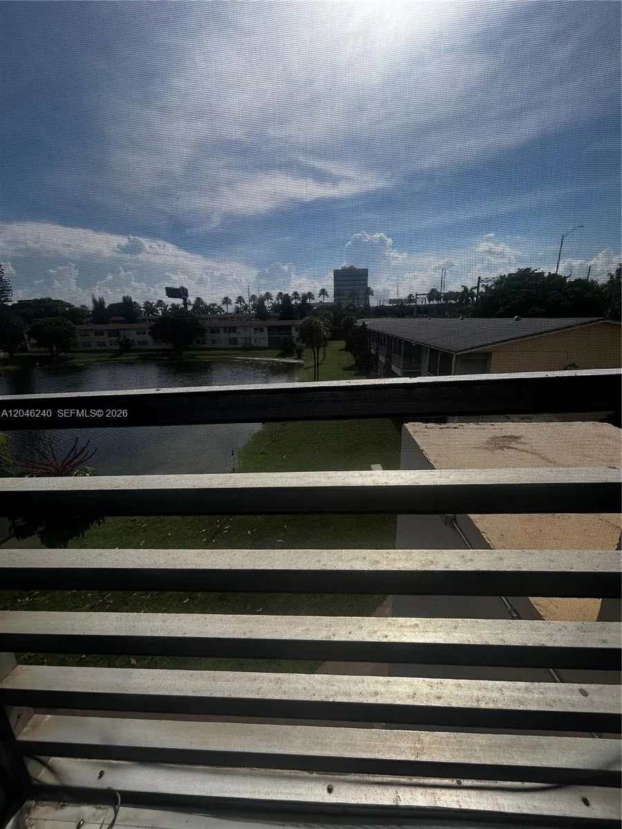 2880 NE 203rd St # B25, Aventura, FL 33180 photo 4