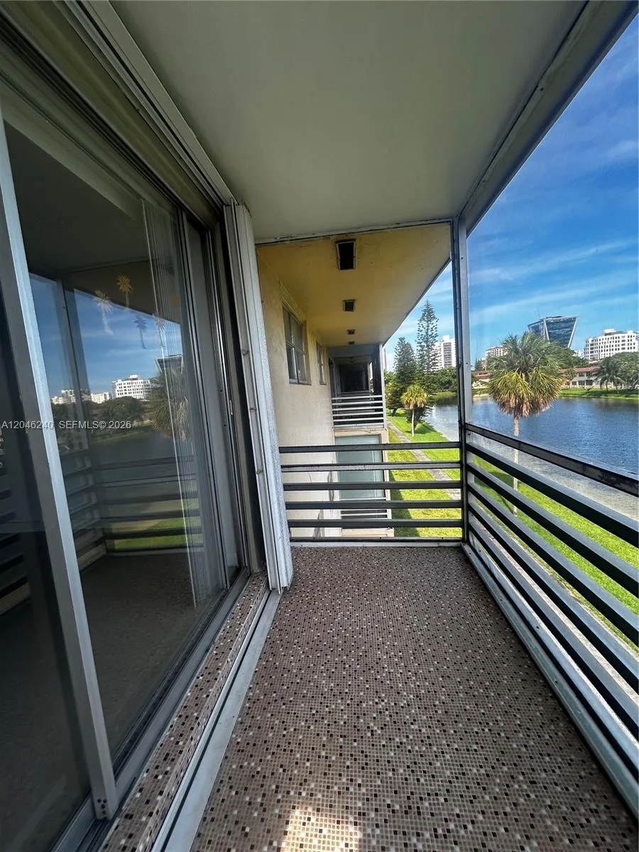 2880 NE 203rd St # B25, Aventura, FL 33180 photo 5