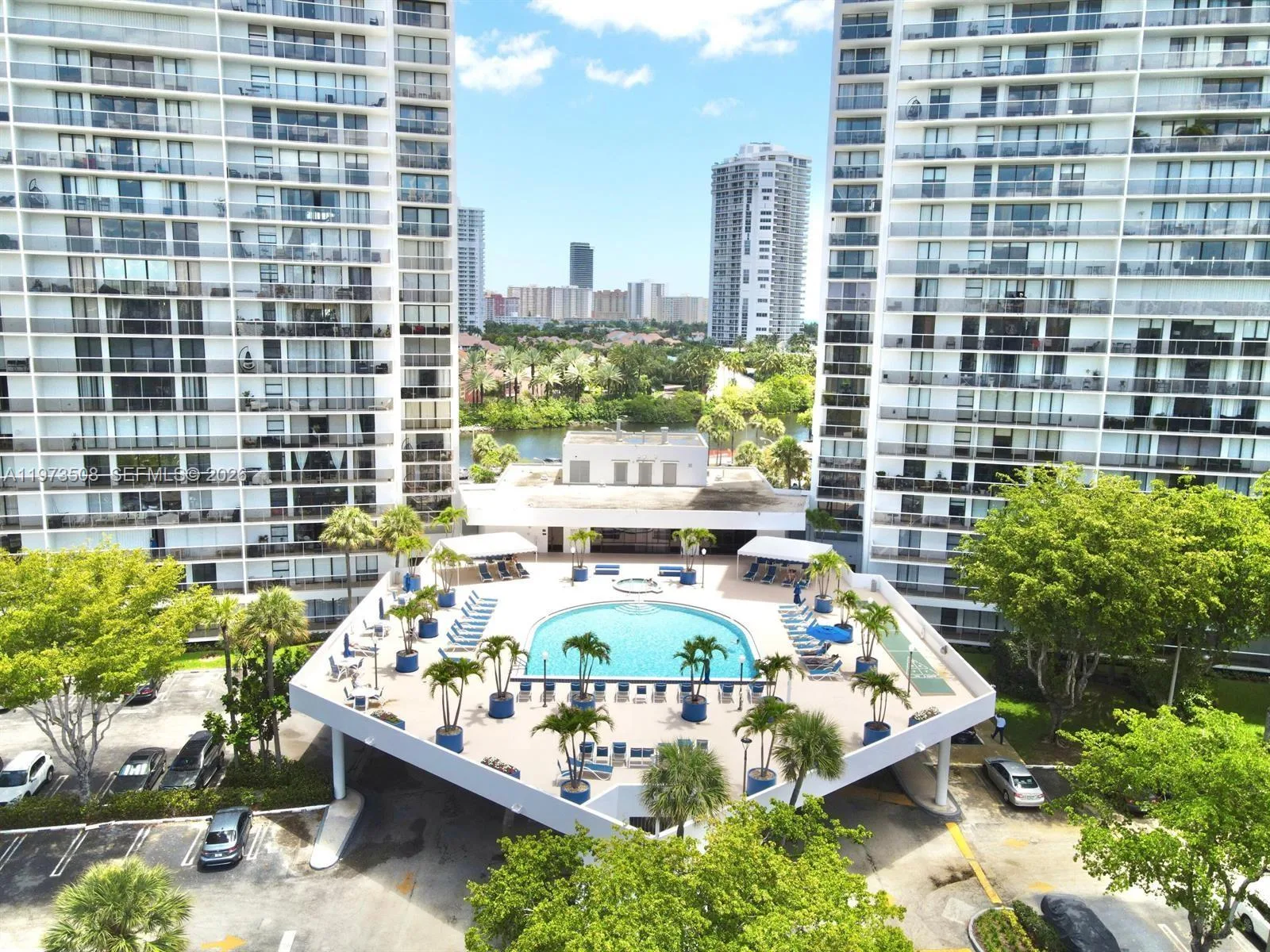 3731 N Country Club Dr # 1124, Aventura, FL 33180 photo 2