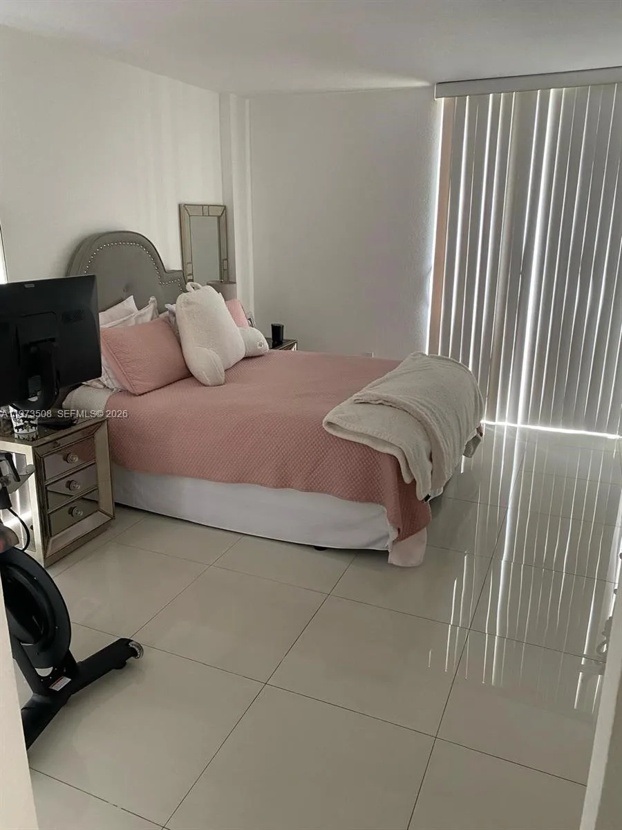 3731 N Country Club Dr # 1124, Aventura, FL 33180 photo 5
