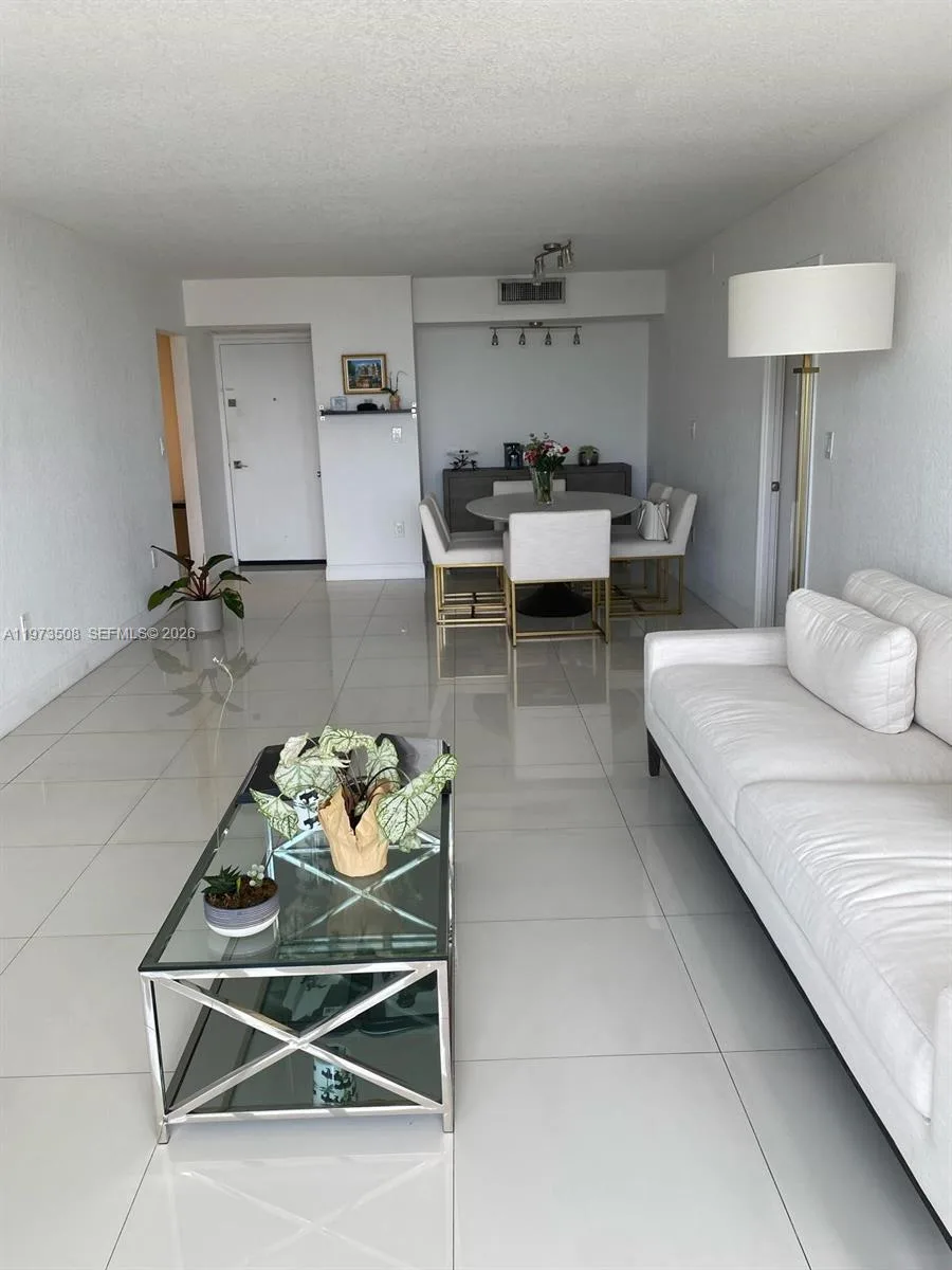 3731 N Country Club Dr # 1124, Aventura, FL 33180 photo 9