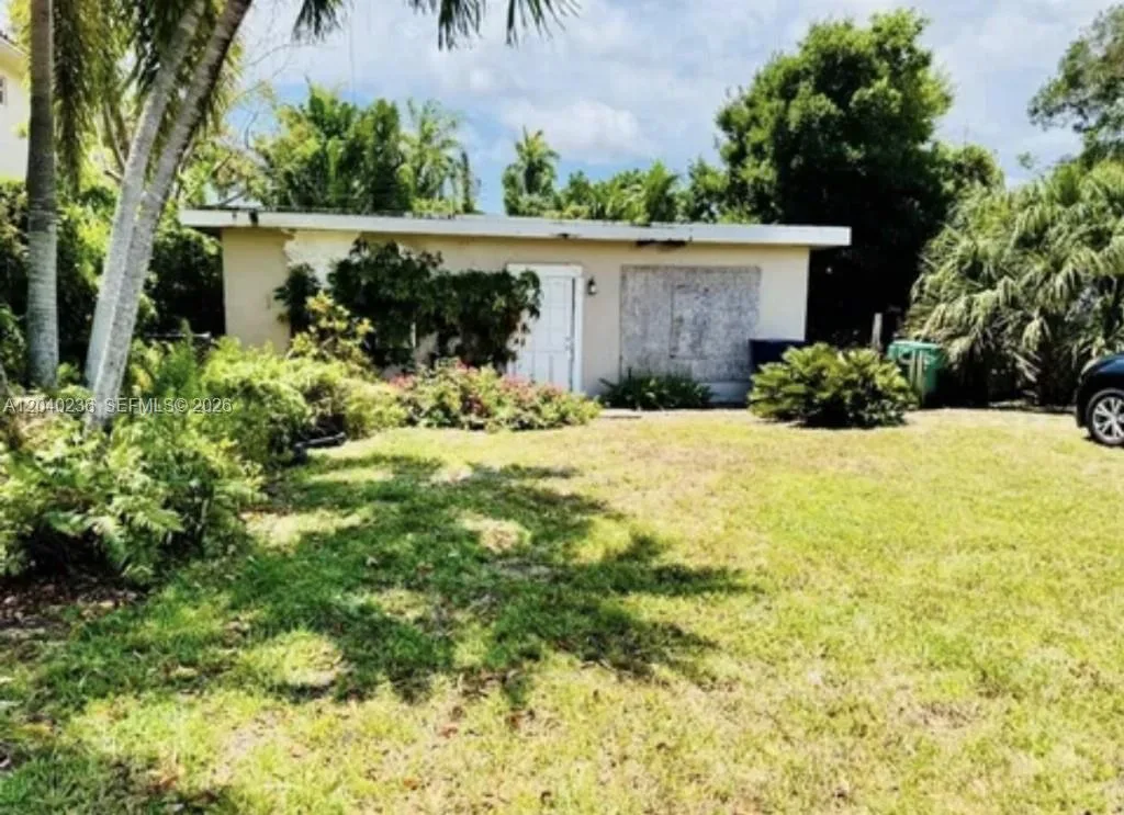 2616 NE 214th St, Miami, FL 33180