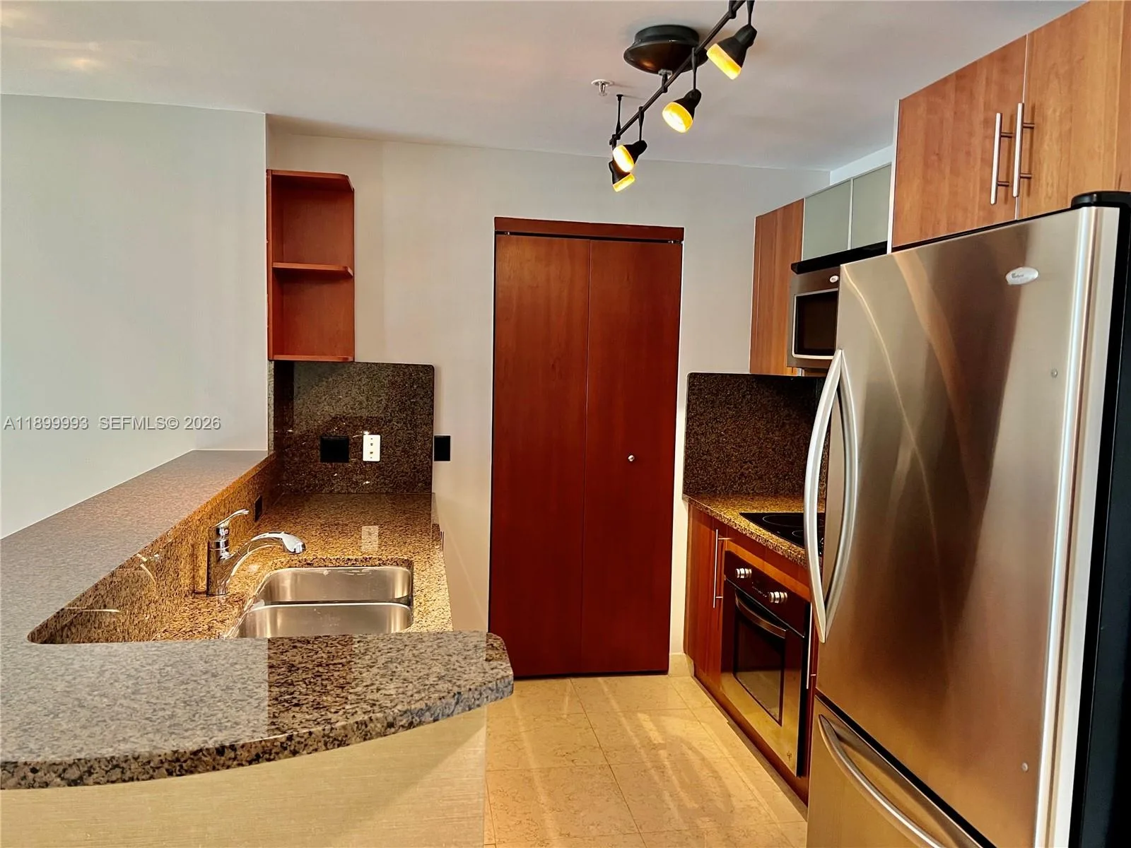 300 S Biscayne Blvd # 2006, Miami, FL 33131 photo 8